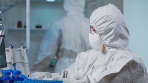 了解更多有关的文章 提升半導體製程穩定度：無塵室清潔關鍵策略與高效維護指南