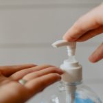 針劑產線的魔鬼細節：解讀生物製藥無塵室的雙重消毒（Sanitization）策略