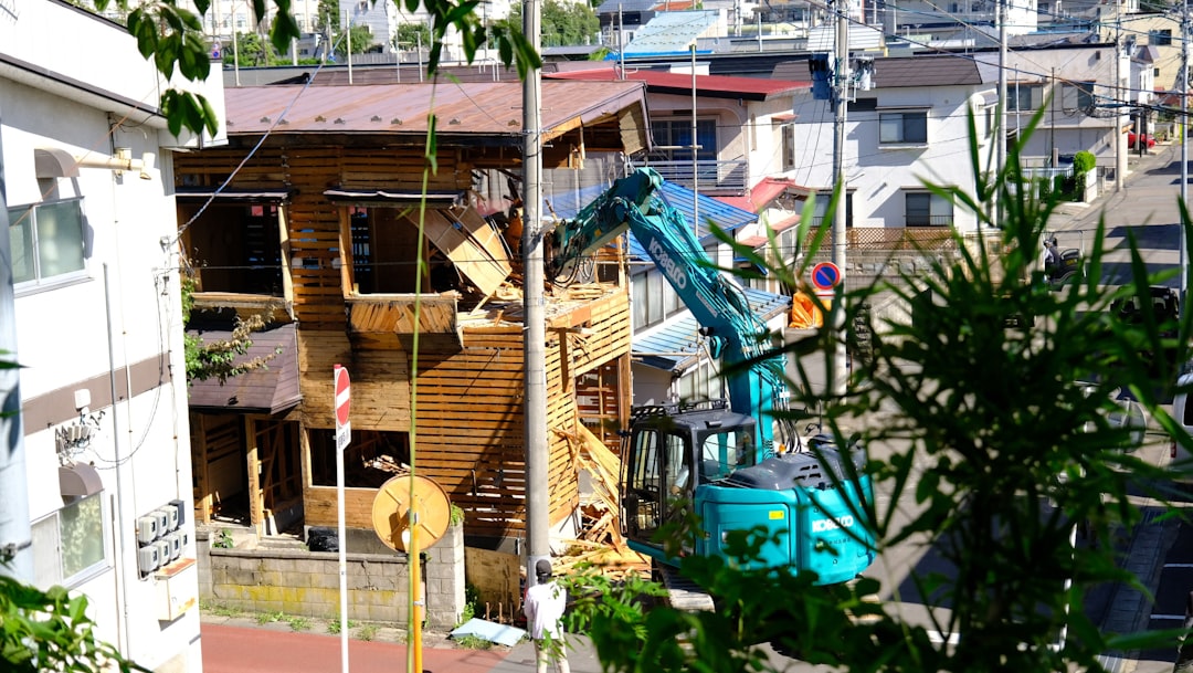 了解更多有关的文章 房屋拆除清運一次完成，舊屋清理更省力
